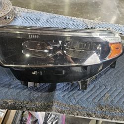 Ford Explorer Headlight (Driver Side )
