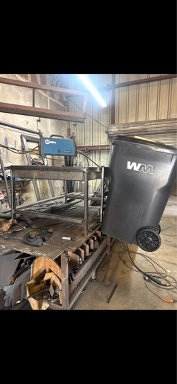 Trash bin cleaner