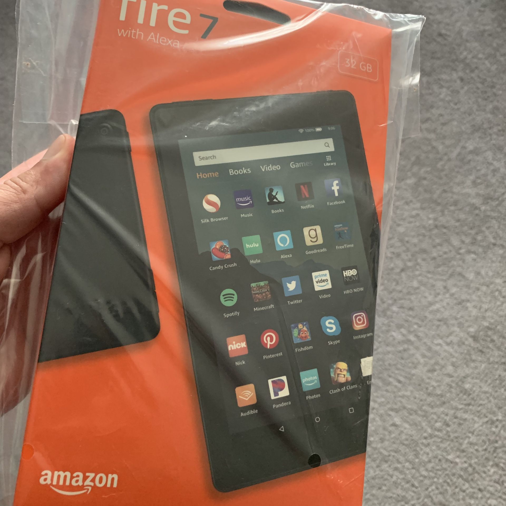 Brand New Fire 7 Tablet with Case ! 32gb