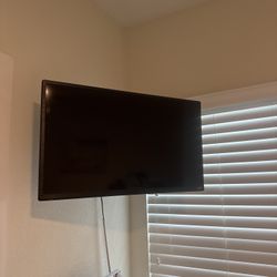 Vizio 32” Smart TV 