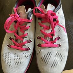 Women’s Nike Shoes Size 7