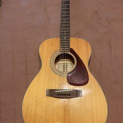 Yamaha Acoustic Guitar