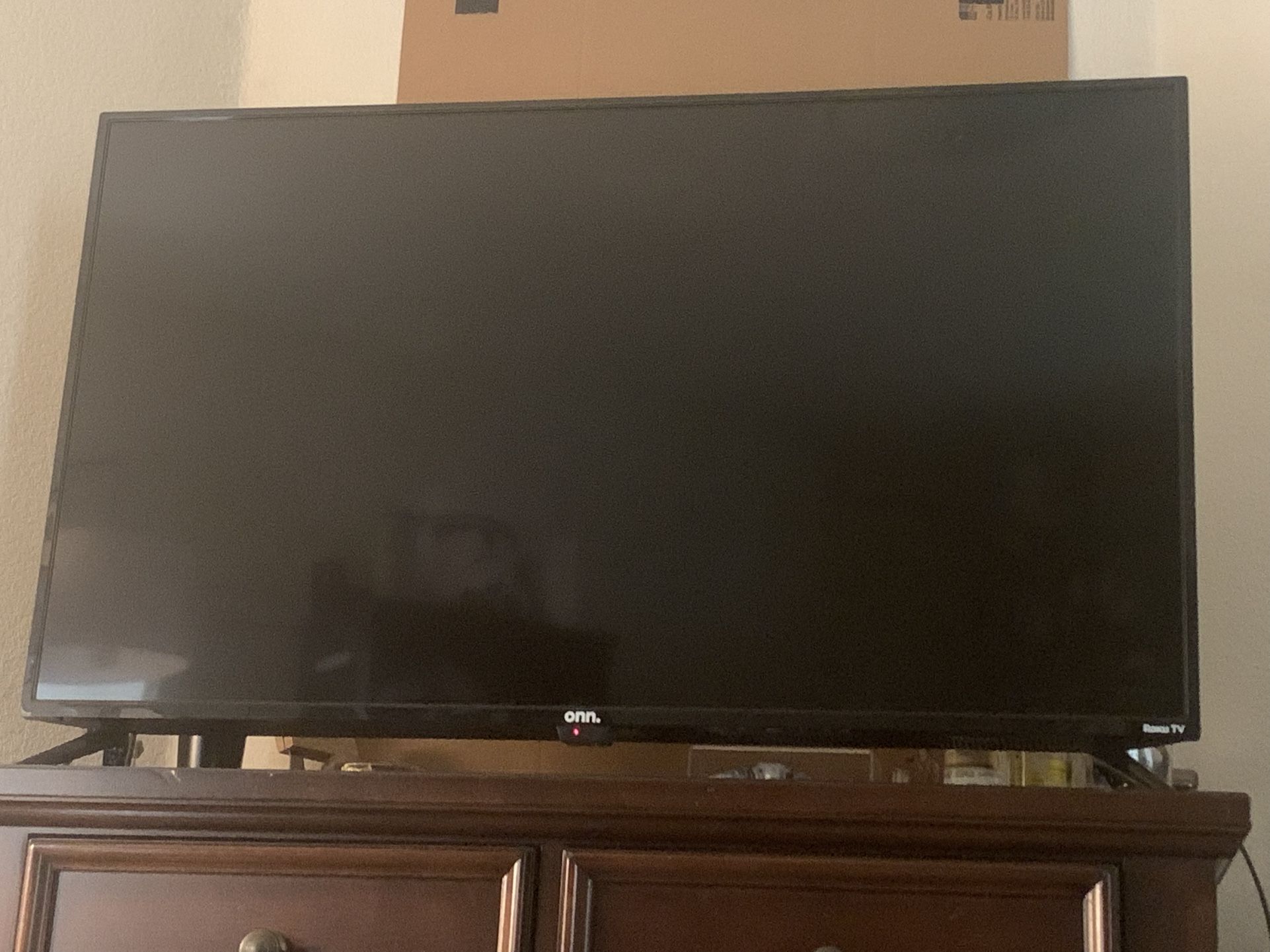 43 Inch FHD 1080p Roku TV (read Description)