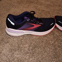 Brooks Women's Sneakers 
