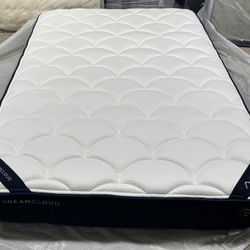 Dreamcloud Mattress - QUEEN 