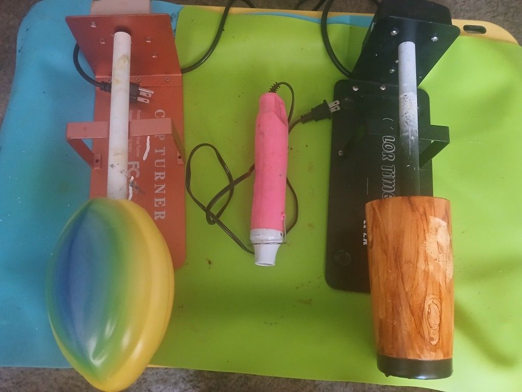 Cup Turners And Two Cylicone Mats