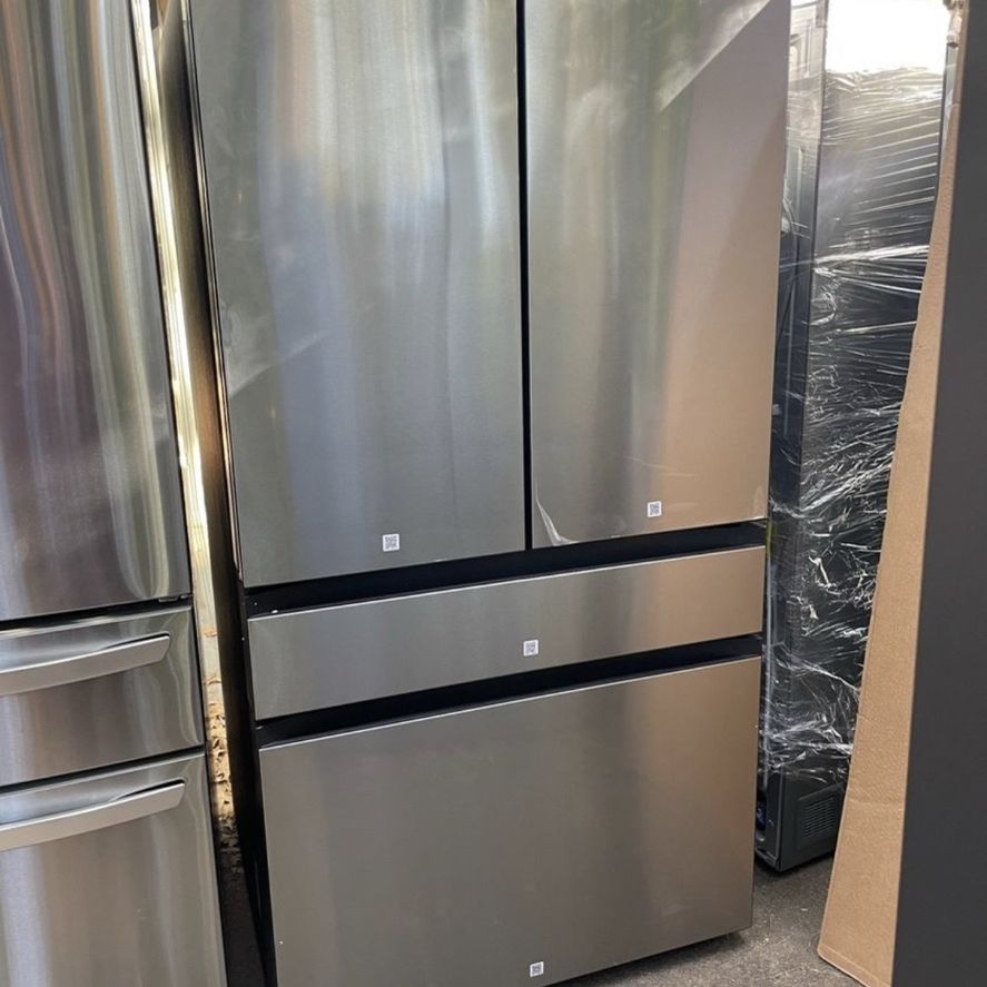 Samsung Bespoke 4 Door French Door Refrigerator 29 Ft.³ Plus Beverage Center