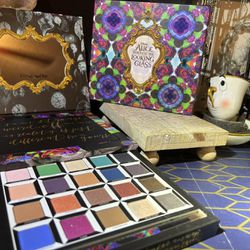 Urban Decay Through The Looking Glass Eyeshadow Palette