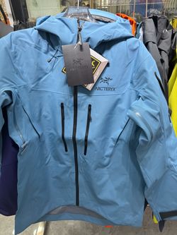 Arcteryx . ALL FEMALE LARGE