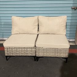 Outdoor Patio Chairs / Sillas de patio al aire libre