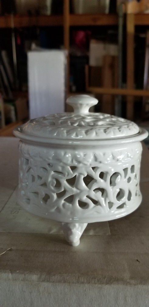 New In Box Candle Potpourri Jewelry Holder