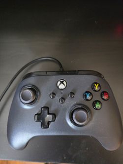Wireless Microsoft Xbox Series S controller with cord