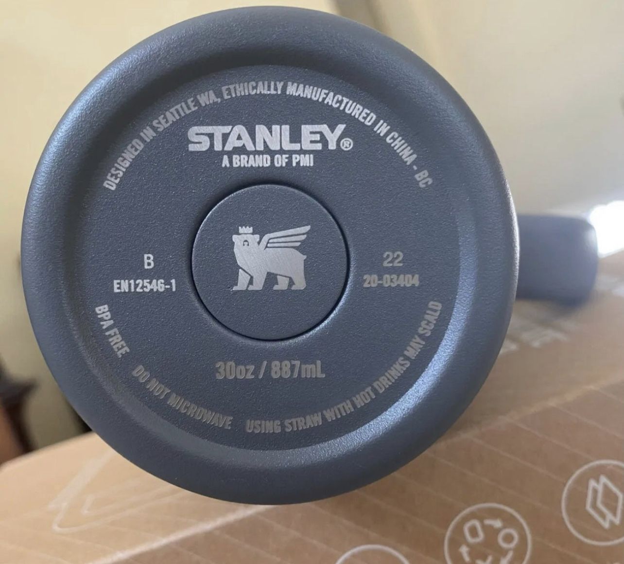 Stanley Adventure Quencher 30oz Charcoal