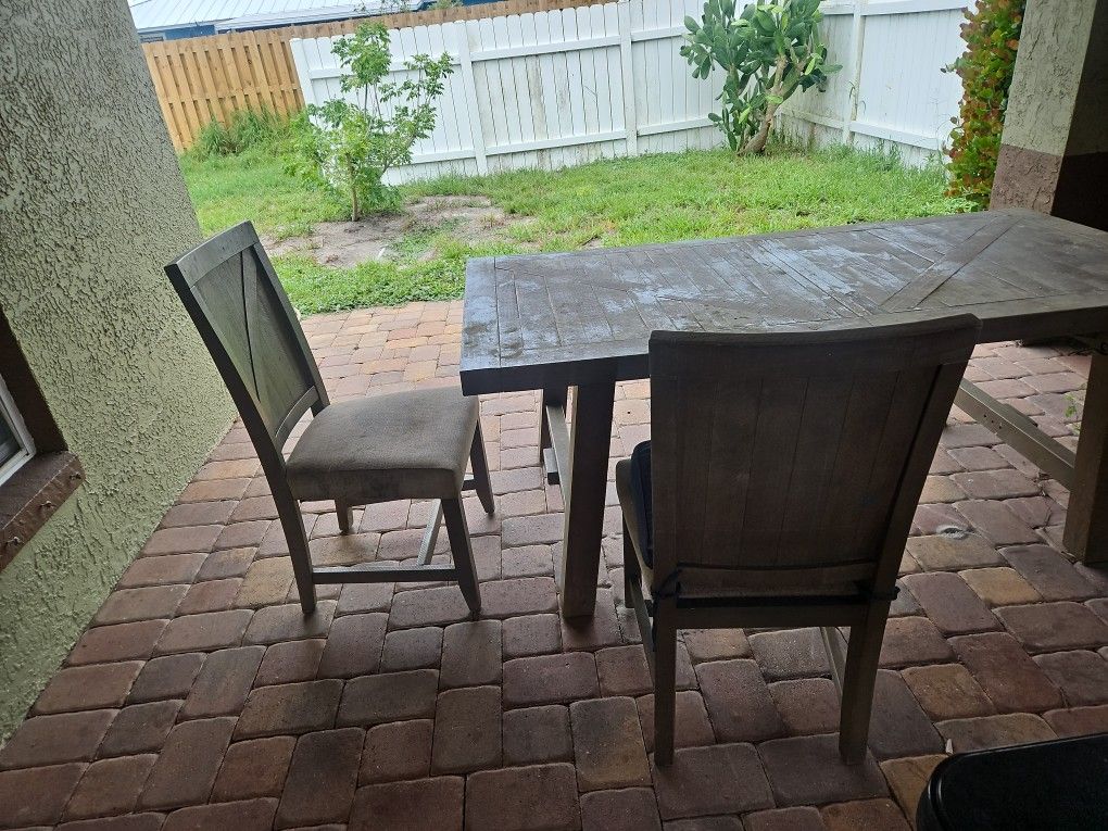 Table With 4 Chairs.