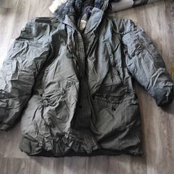 Men Size L Military Issued Coat