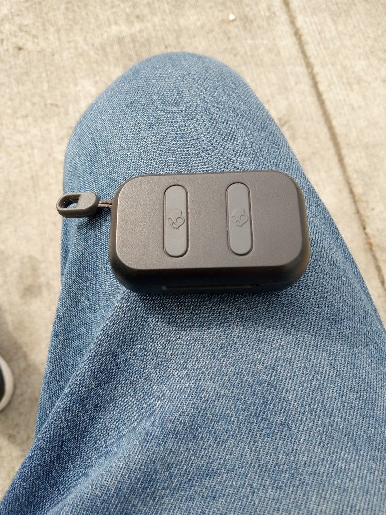 Skull Candy Bluetooth Headphones 15$