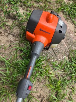 Husqvarna 128LD Weedeater with edger attachment