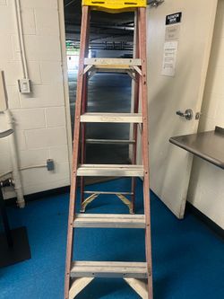 6’ Werner insulated fiberglass ladder