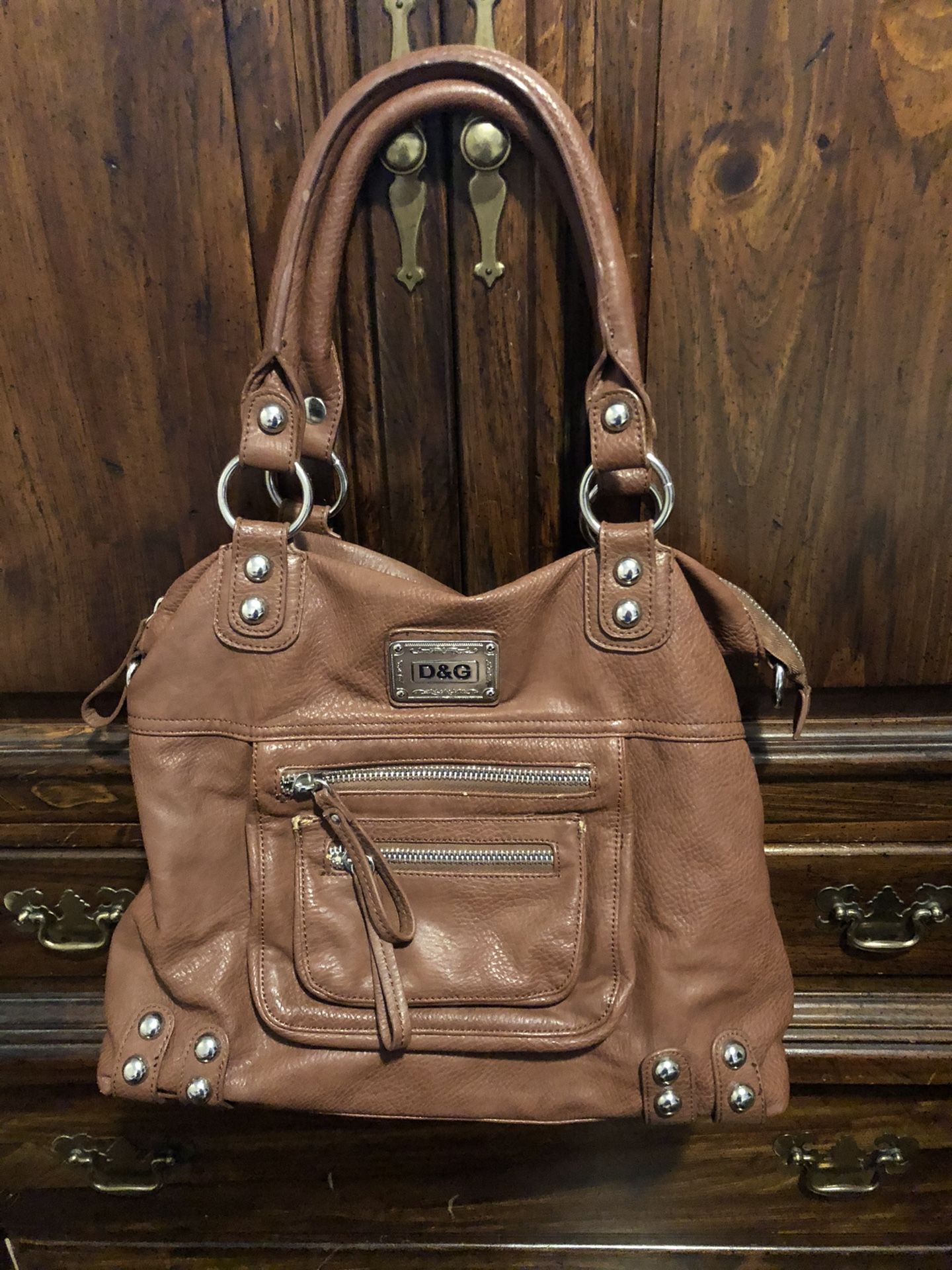Cute brown bag with silver hardware