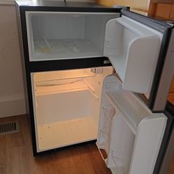 Mini refrigerator