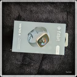 Fit Bit Versa 4 NWT