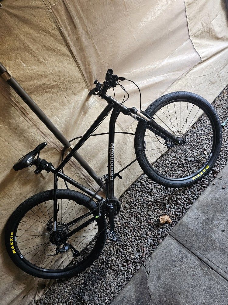Canondale trail 7 large frame 29 inch wheels