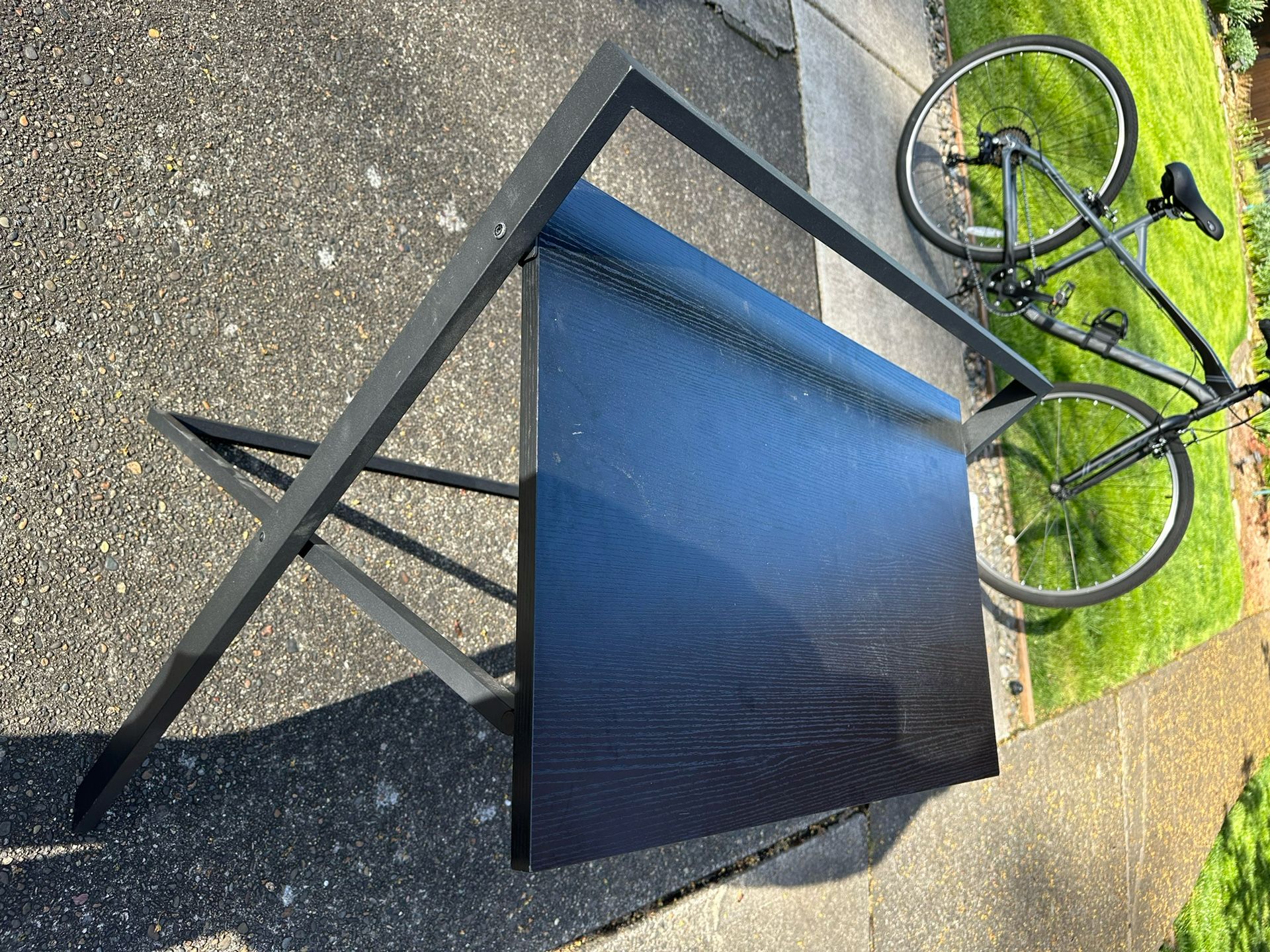 Black Desk