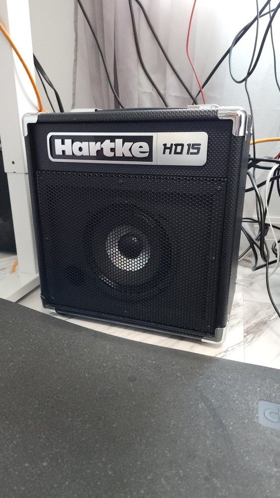 Hartke HD15 1x6.5" 15-watt Bass Combo Amp