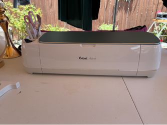 ✨ Cricut Maker – Excellent Condition + Tools Included