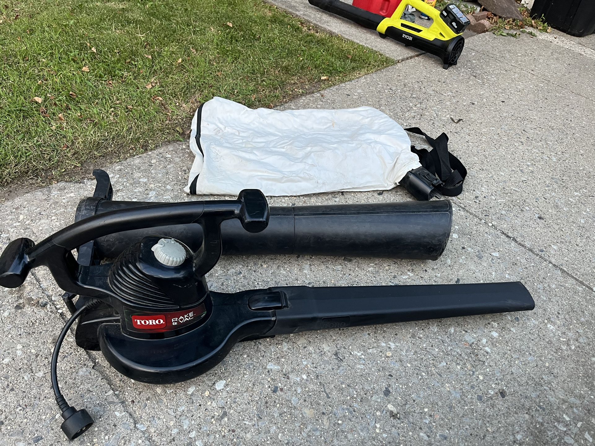 TORO WIRED LEAF BLOWER/VAC WITH BAG