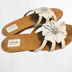 Clarks Women's Floral Comfort Sandals White Slip-On Size 10 Casual