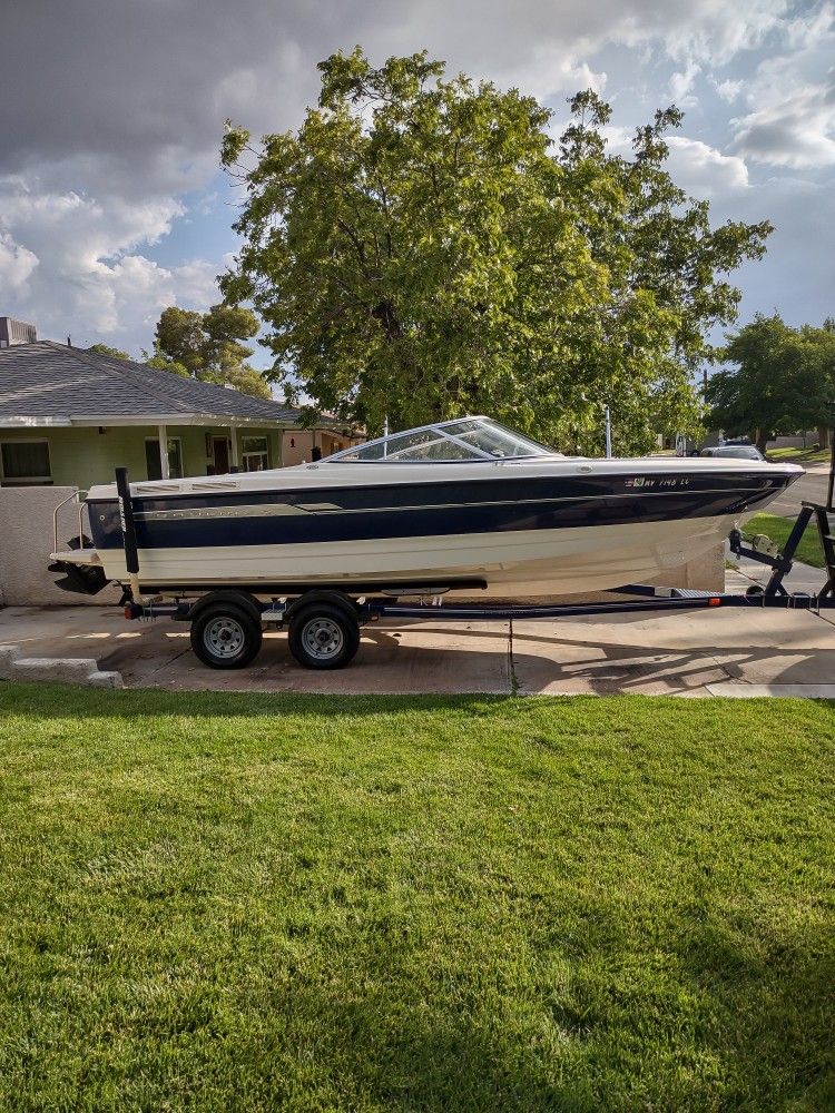 2006 Bayliner 215 114 hours on boat. 619-623-8835