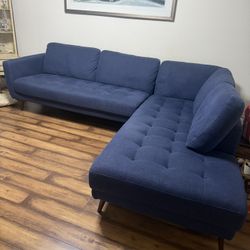 SECTIONAL COUCH