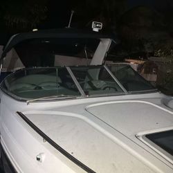 🚤 2022 Chaparral 24’ – New Engine – Trailer Included – Title in Hand