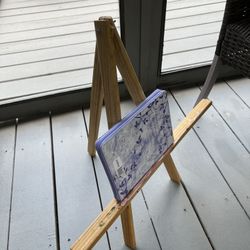 6-Easels  