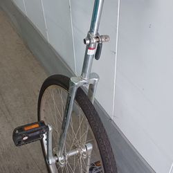 TORKER Unistar Unicycle Cromed. 20.5" inch rim. Adjustable Seat. One spoked wheel. Stored indoors.
Great condition.