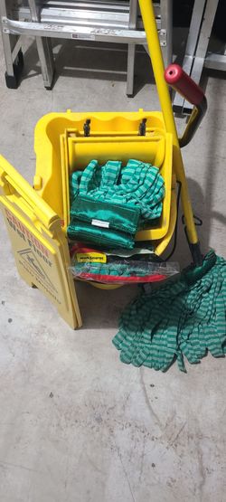 Mop and bucket combo