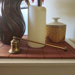 $10    VINTAGE BRASS BELL CANDLE SNUFFER
