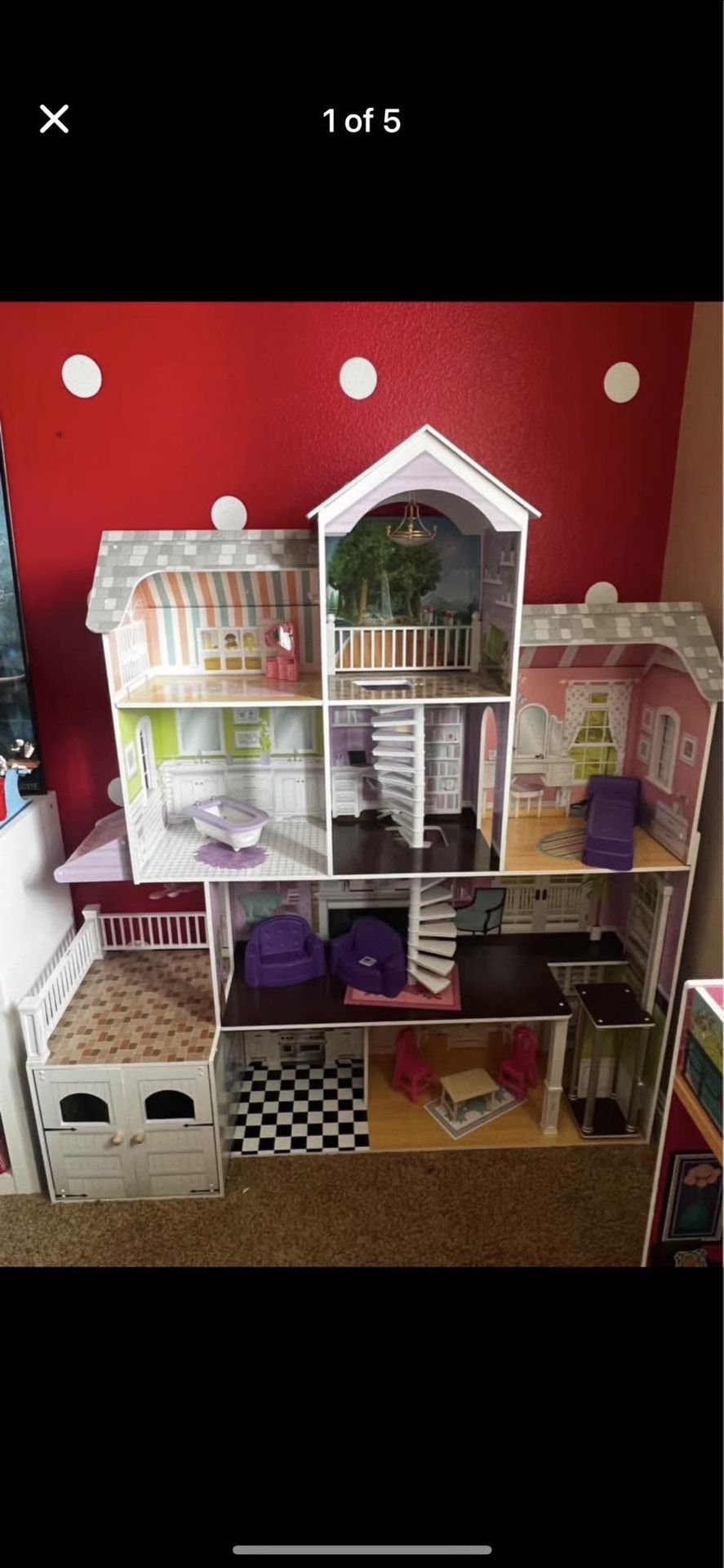 Doll house in like new conditions. There are no dings and dents. Daughter didn’t use it much. Pick up only near ann rd and jones. 58 in high 52 i
