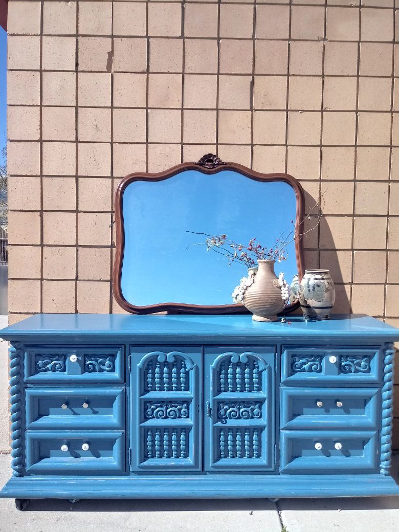 This Dressers Got The Blues!