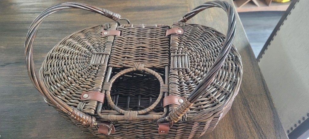 Wicker Picnic Basket with Wine Bottle Holder