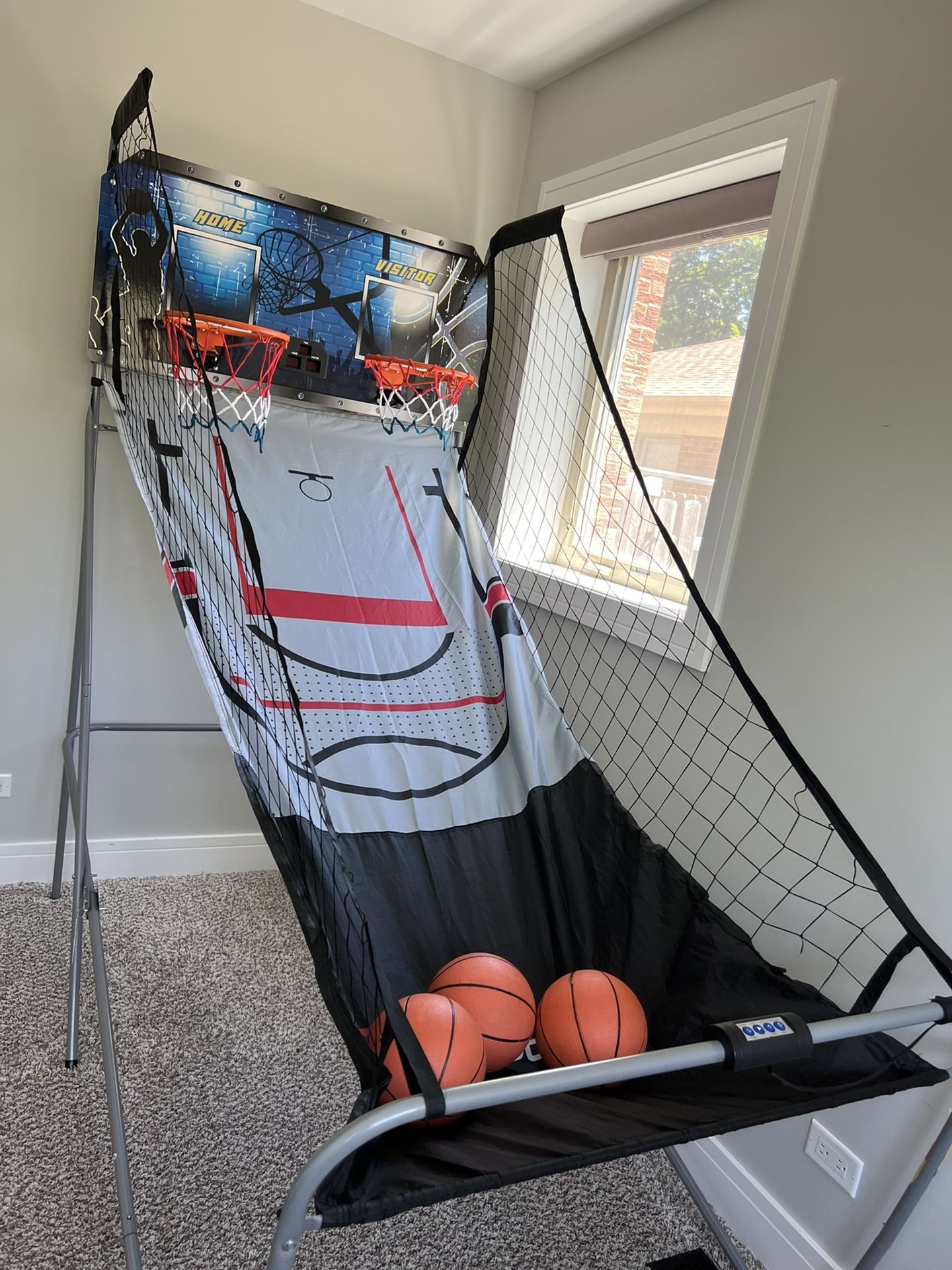 BASKETBALL HOOP