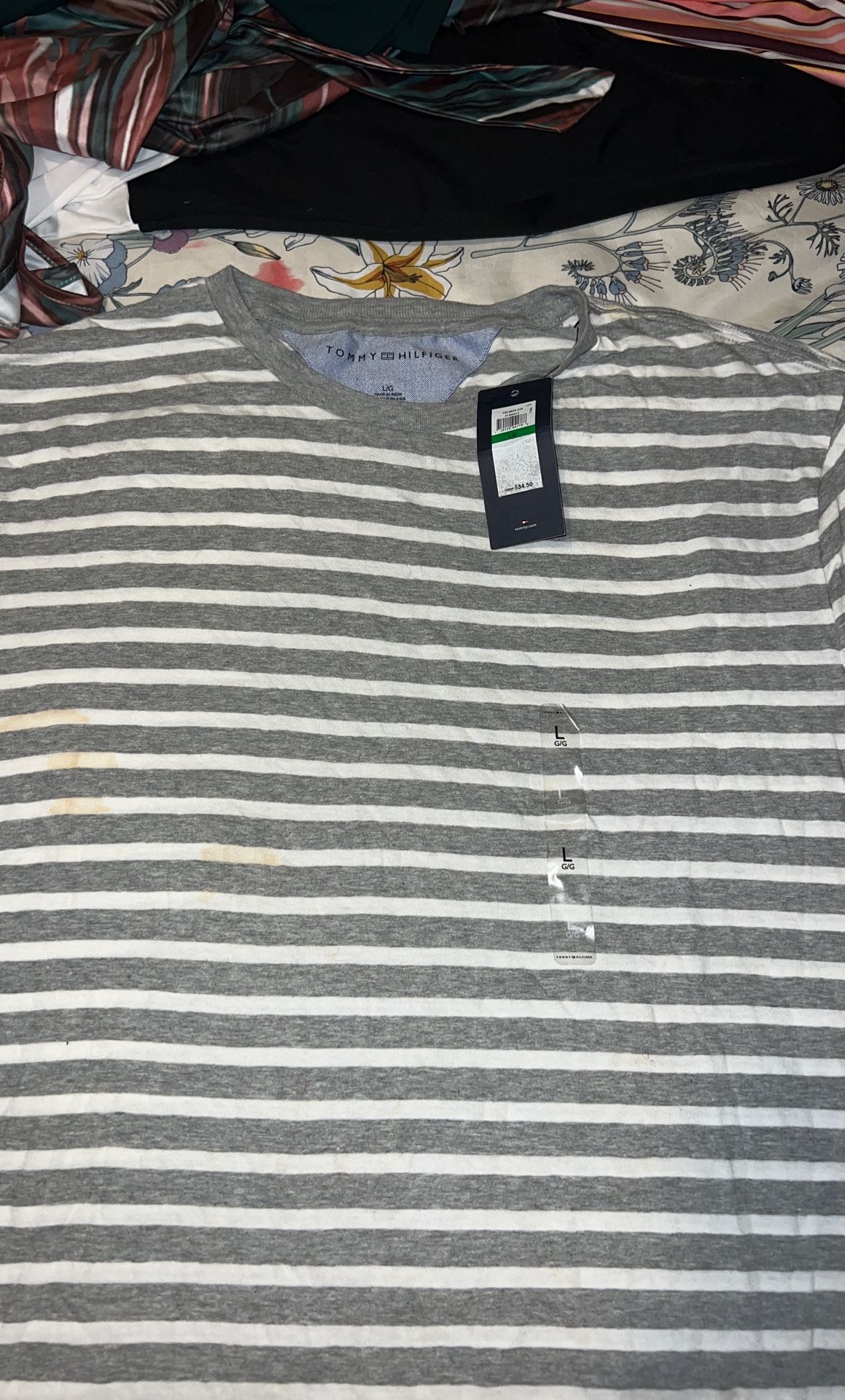 LARGE TOMMY HILFIGER TEE
