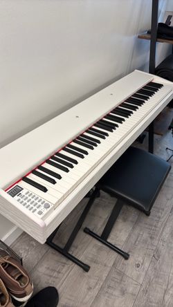Full sized keyboard weighted keys w/ bench & pedal