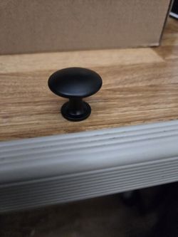 Cabinet knobs