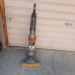 DYSON ANIMAL SUPER VACUUM 