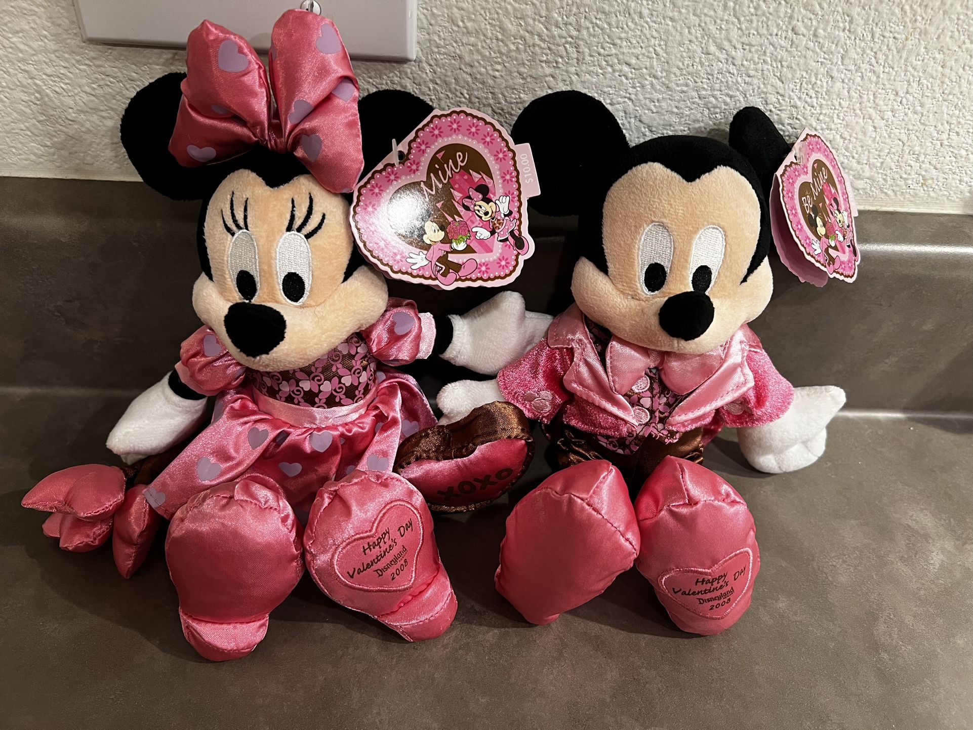 Disney Mickey & Minnie NWT 2008 Collectors Valentine Be Mine XO Theme Park Plush