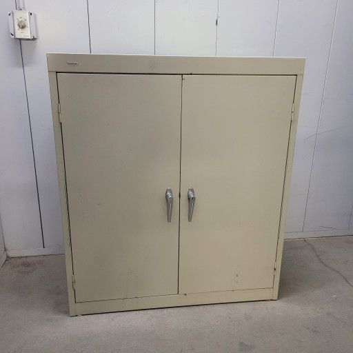 Metal Syorage Cabinet With Key Small Scratches 