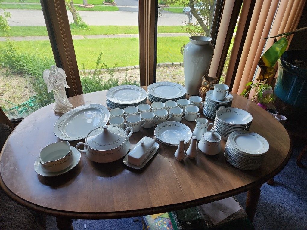 Sheffield Fine China Elegance 502 - - Plates, Saucers, Bowls, Tea Cups