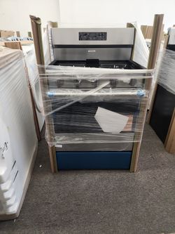 New Maytag Stainless Steel Gas Stove, 5 Burners Convection Oven